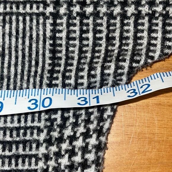 August Silk Womens Plaid Dolman Sleeve Plush Oversized Tunic Top Black Medium - Picture 9 of 10